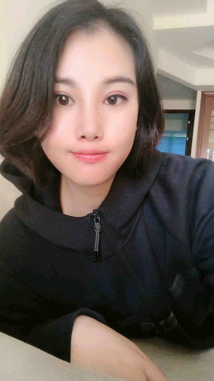 能一字马 写真控 爱旗袍  换装达人